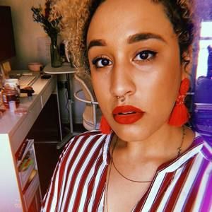 Meet your Posher, Bee